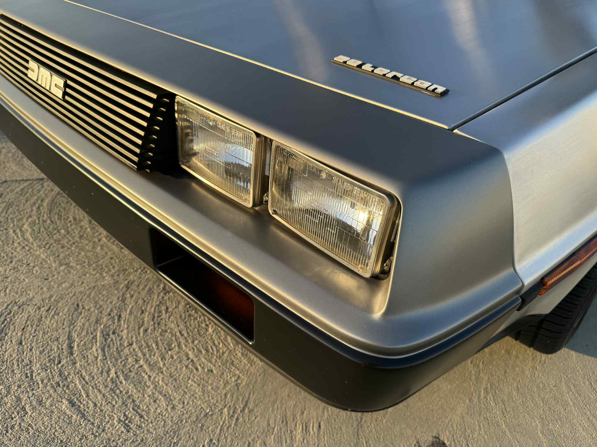 1983 DeLorean - Image 2