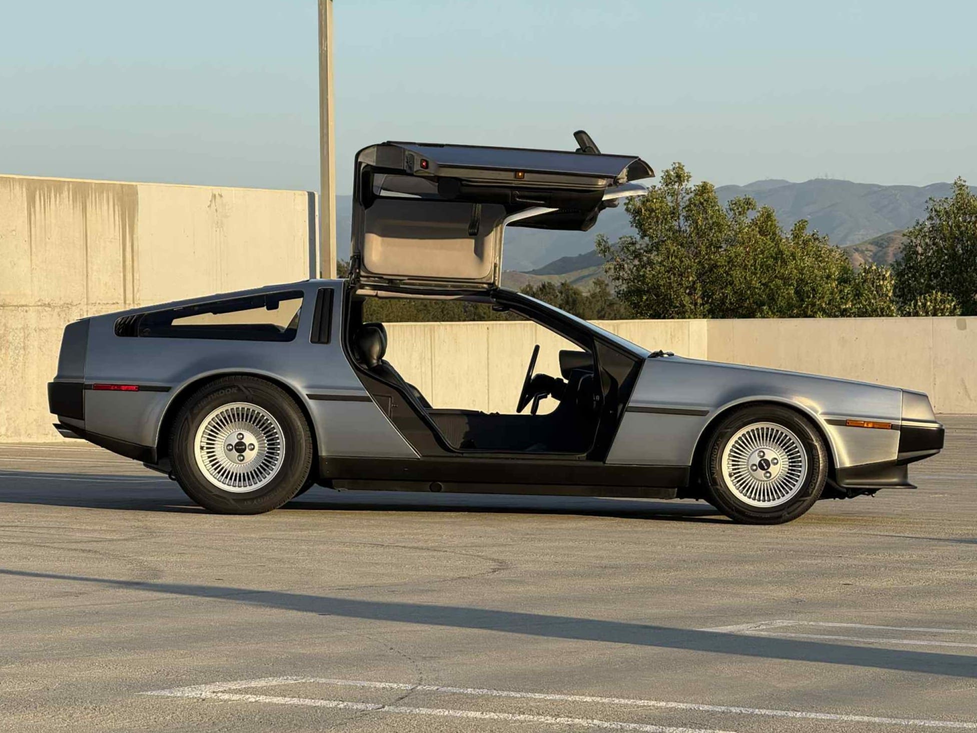 1983 DeLorean - Image 3